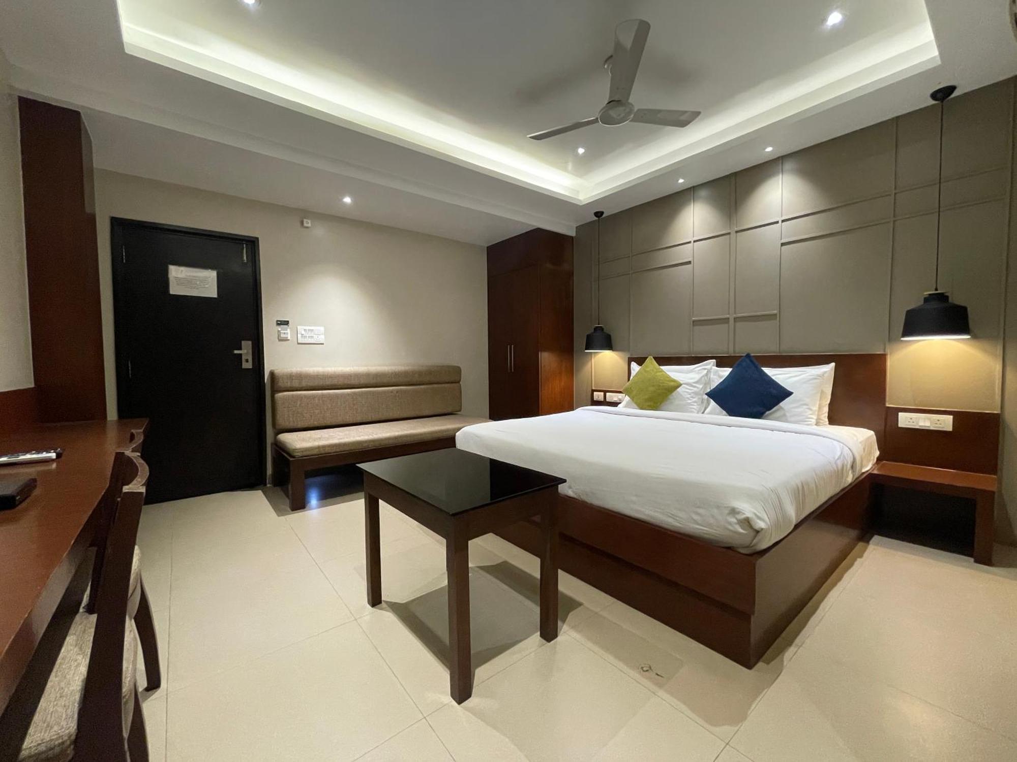 Hotel Five Elements à Visakhapatnam Extérieur photo