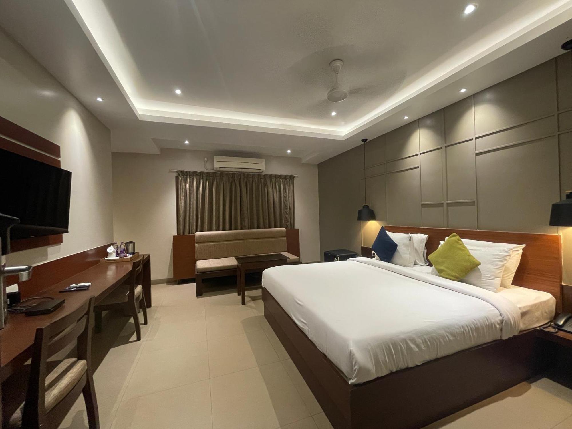Hotel Five Elements à Visakhapatnam Extérieur photo